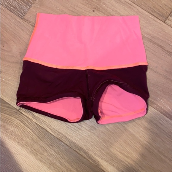 Reversible coral and burgundy lululemon spandex. - Picture 3 of 4